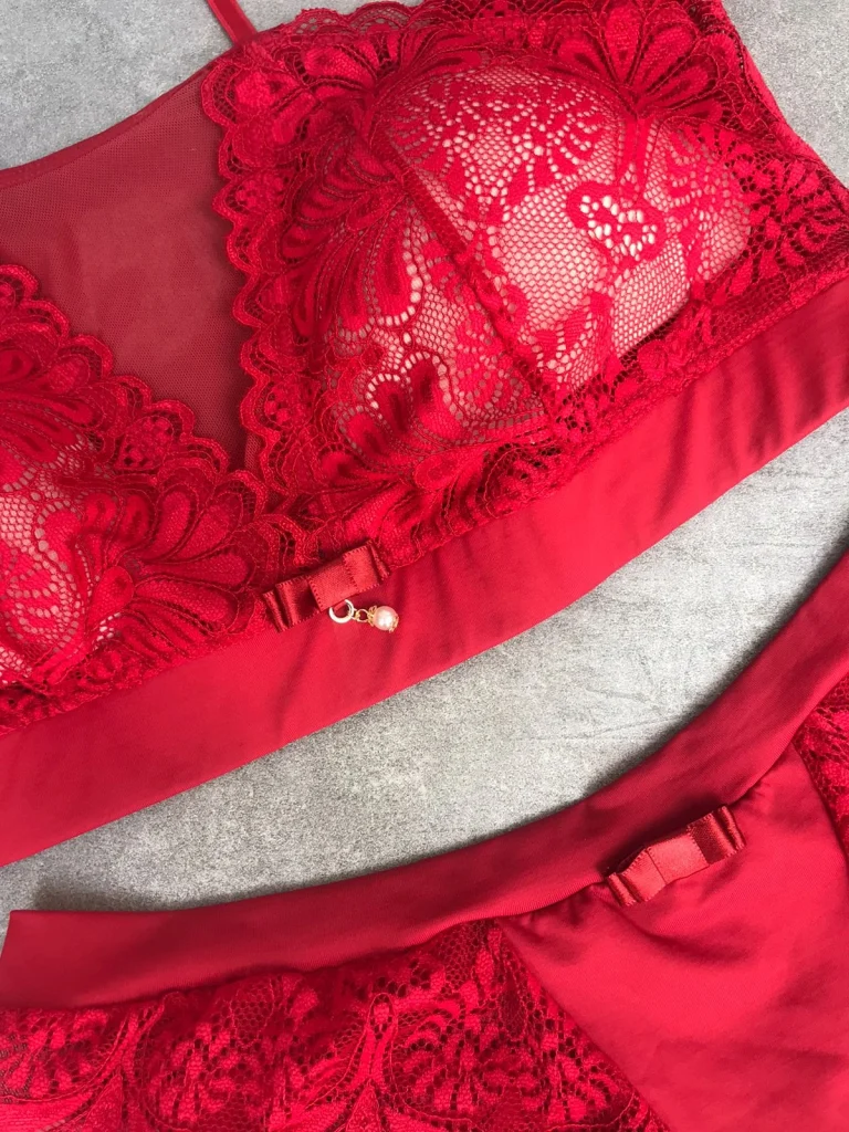 Removable-pad Microfibre and Lace Set · view 13